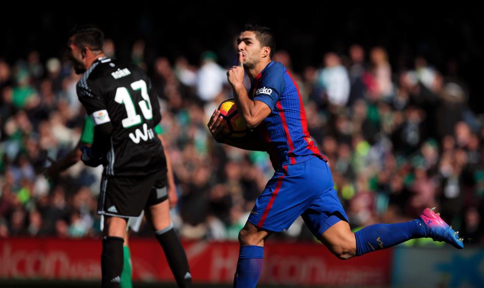  Luis Suarez gets redemption by slotting in a late equaliser following an error in Betis' defence