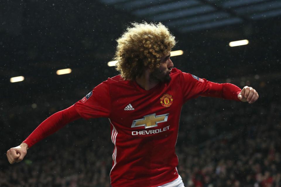  Marouane Fellaini opened the scoring for Manchester United shortly before half-time