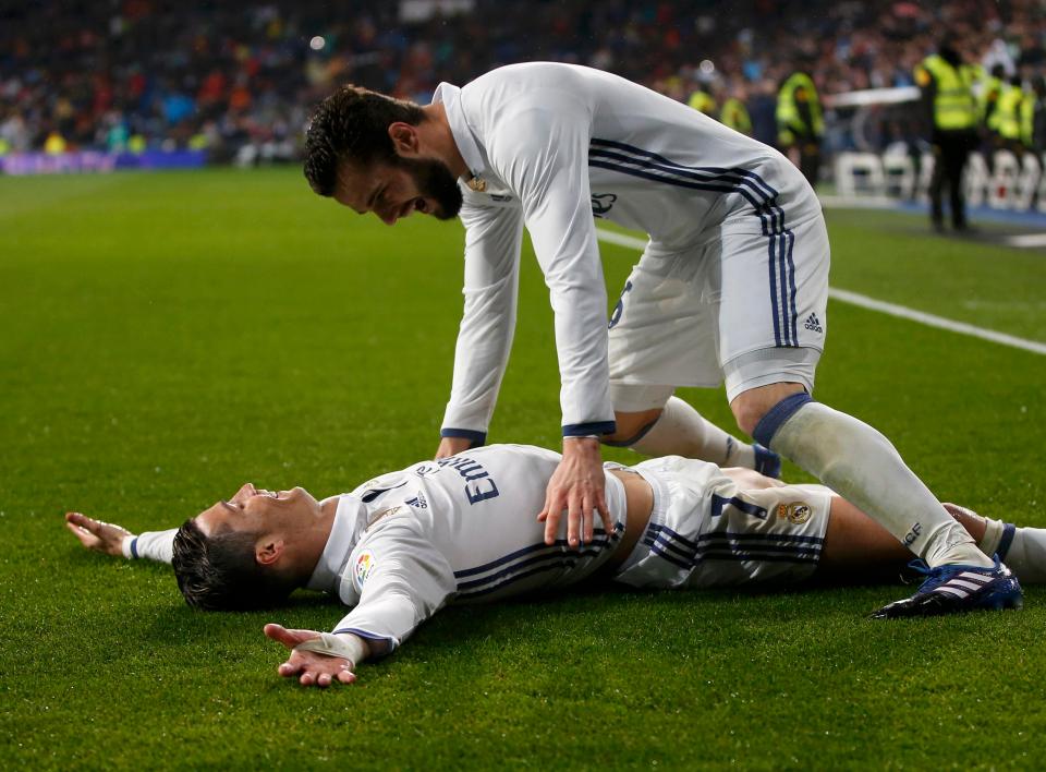  Ronaldo celebrates his goal with teammate Nacho