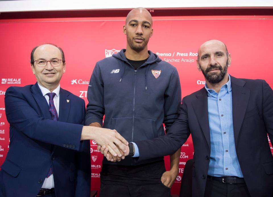  Steven N'Zonzi has signed a new three-year deal to stay at Sevilla