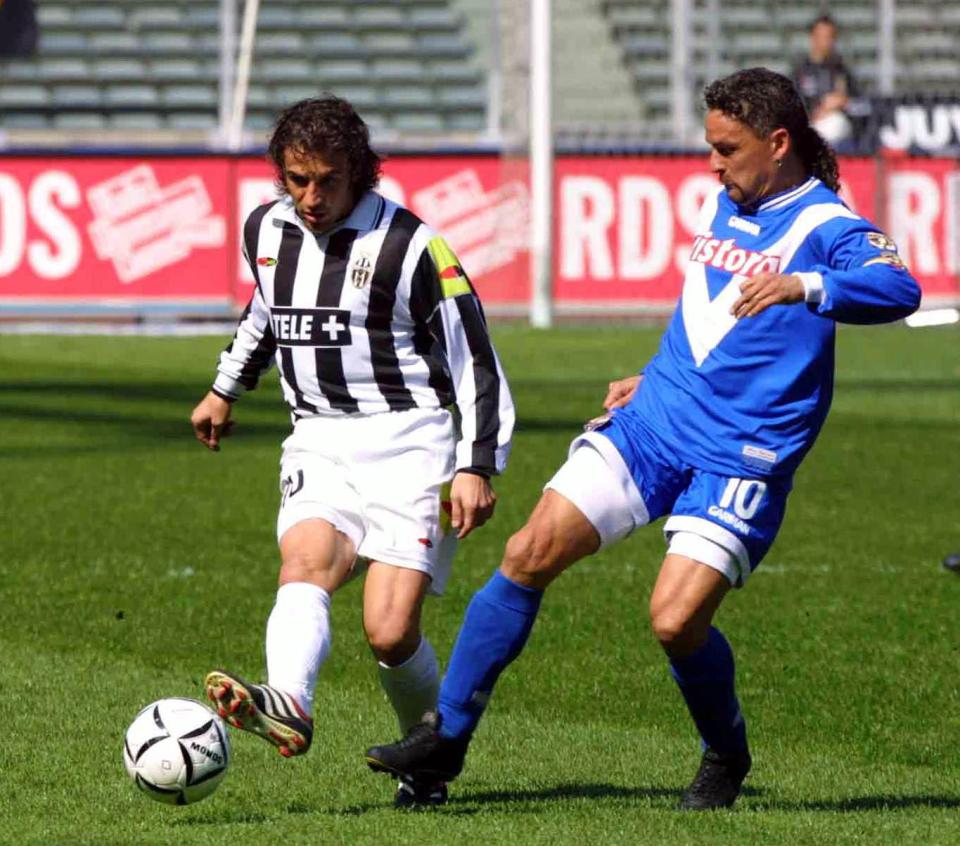  Roberto Baggio and Alessandro Del Piero fight for ball during Serie A clash