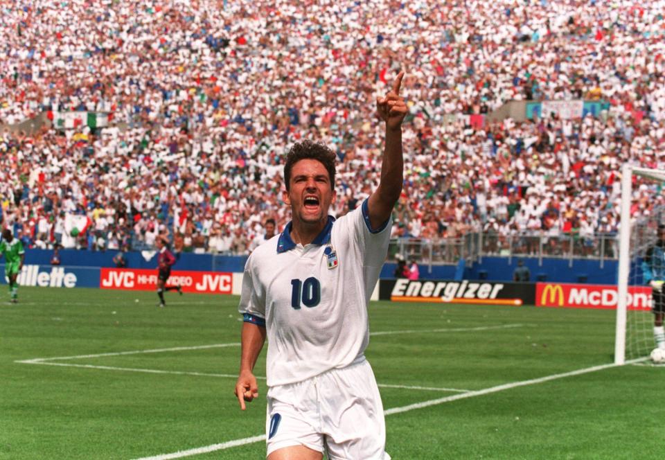  Roberto Baggio celebrates last-16 winner against Nigeria at '94 World Cup