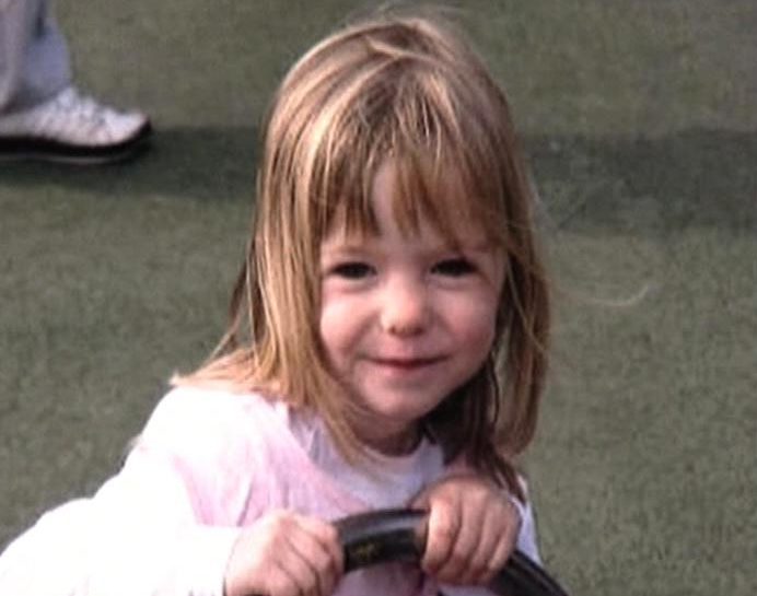  Interpol described Madeleine as having blonde hair, blue and green eyes, a small brown spot on her left calf, and a distinctive dark strip on the iris of her right eye