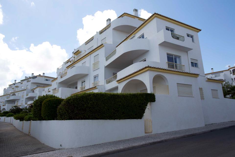  Apartment 5a at the Ocean Complex in Praia da Luz sold for just £113k