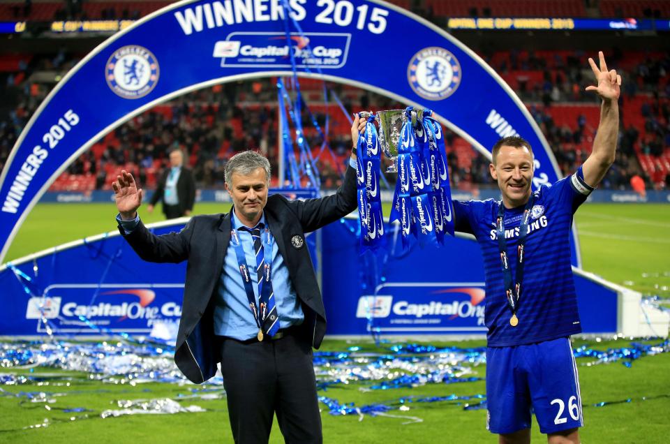  Mourinho lifts the 2015 Premier League title with Chelsea