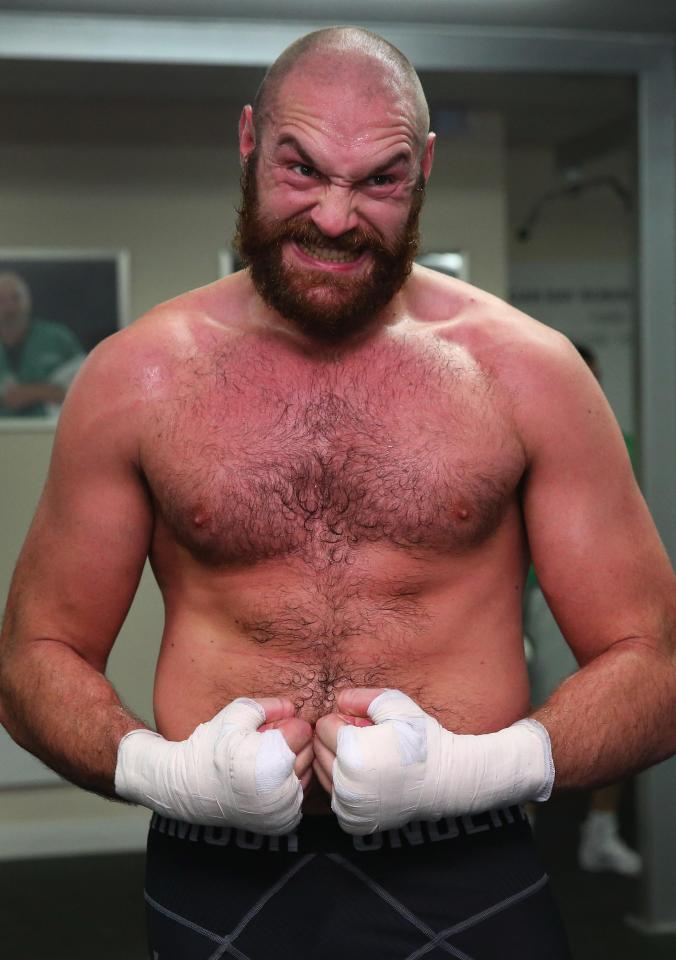  Tyson Fury in his prime shows off his toned physique