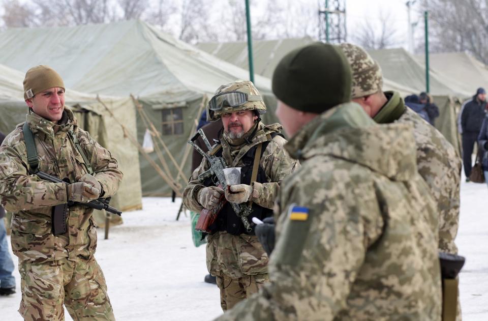  Ukrainian servicemen in Avdiivka as government forces and Russian-backed separatists exchanged mortar and rocket fire for a fourth day