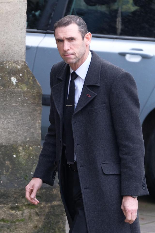  Martin Keown says the manager must consider his future