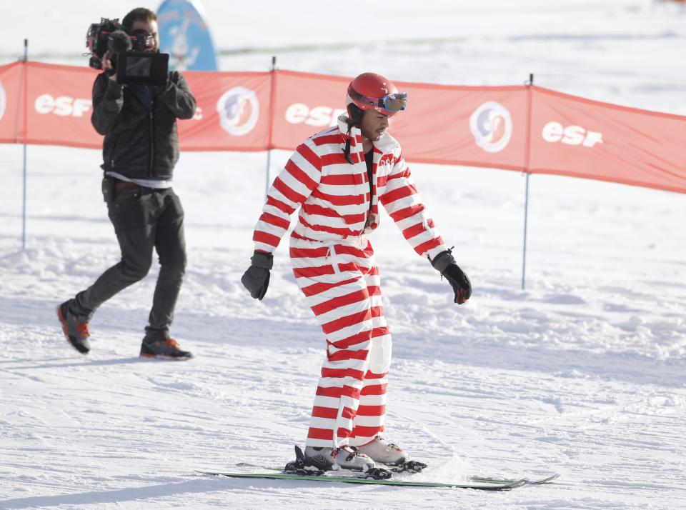  Nathan Henry wore a red and white outfit on the slopes