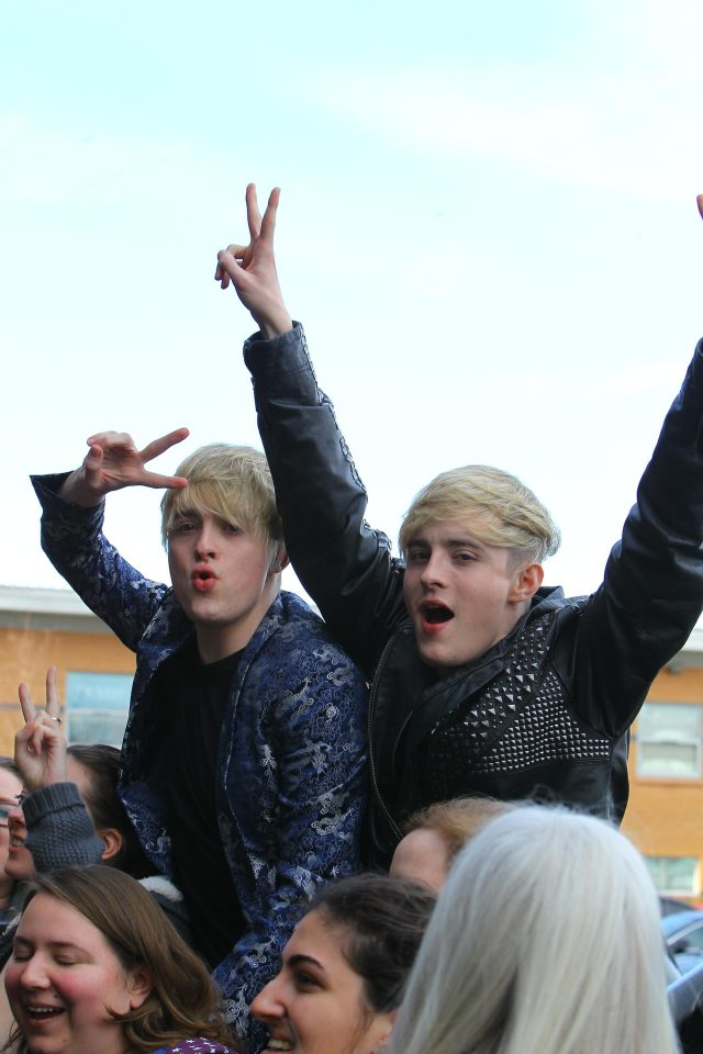  The Irish twins looked thrilled to be talking to fans today