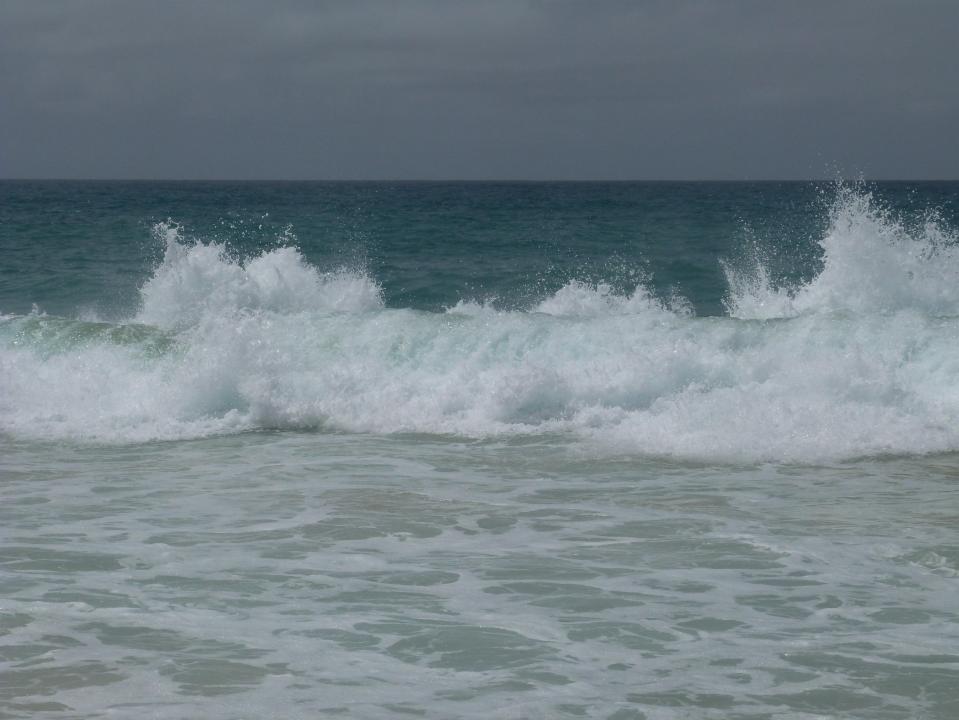  The raging waves meant that tourists were barely able to go swimming at the beach