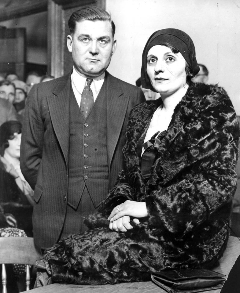  George (Bugsy) Moran turns up for his trial in Chicago with his wife, who wears a fur coat