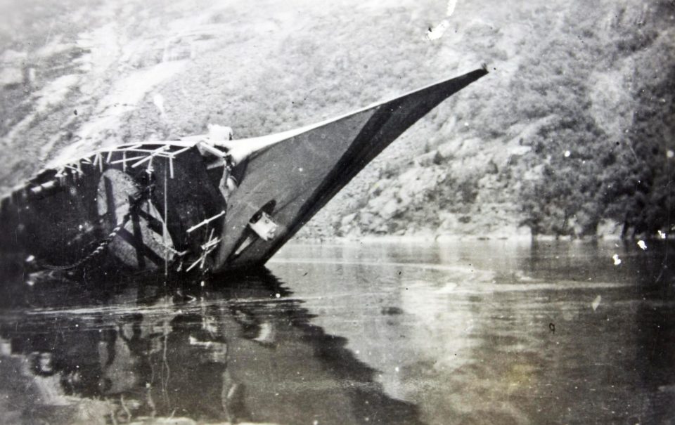  Hinrichs included a number of photographs of the wreckage of damaged vessels