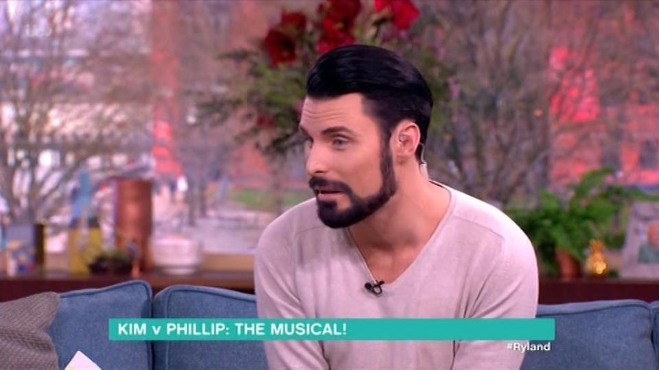  Rylan wanted Kim to sit by the hosts and comment during interviews