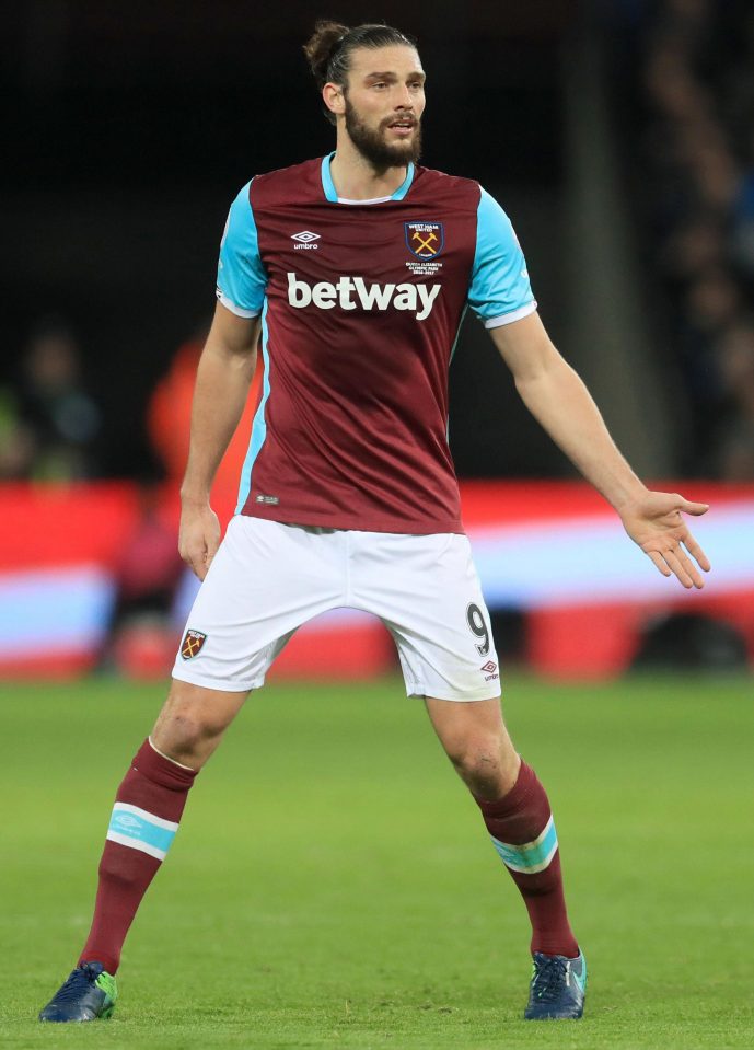  The Hammers gave permission for three Chinese clubs to speak to Carroll