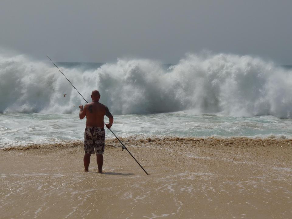  Holidaymakers were confronted with huge waves during their beach getaway to Boa Vista