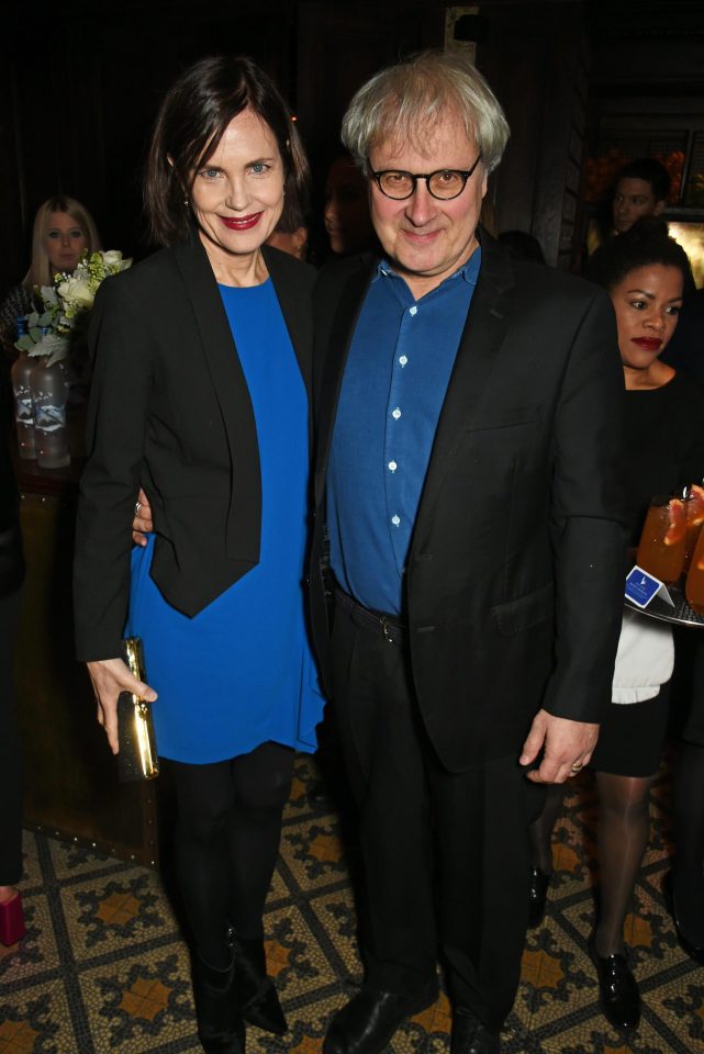  Downton Abbey's Elizabeth McGovern takes a snap with Simon Curtis