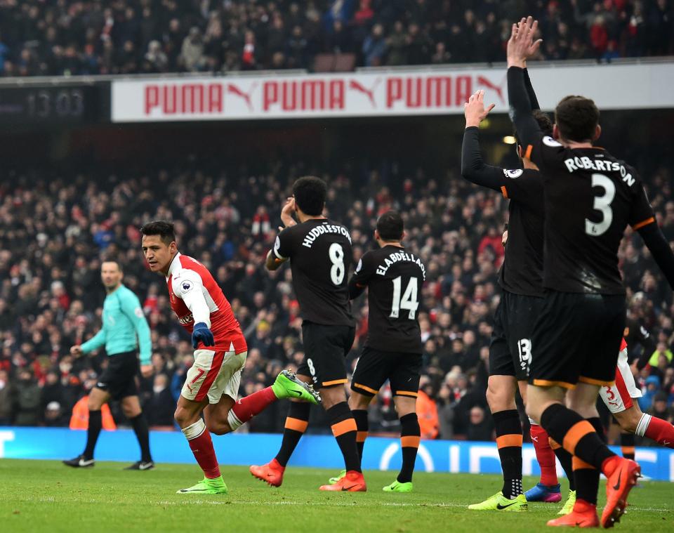  Hull players' appeals for handball fall on deaf ears as Alexis Sanchez runs away celebrating