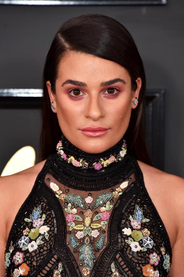  Lea Michele wore red bronze eye shadow to accentuate her eyes