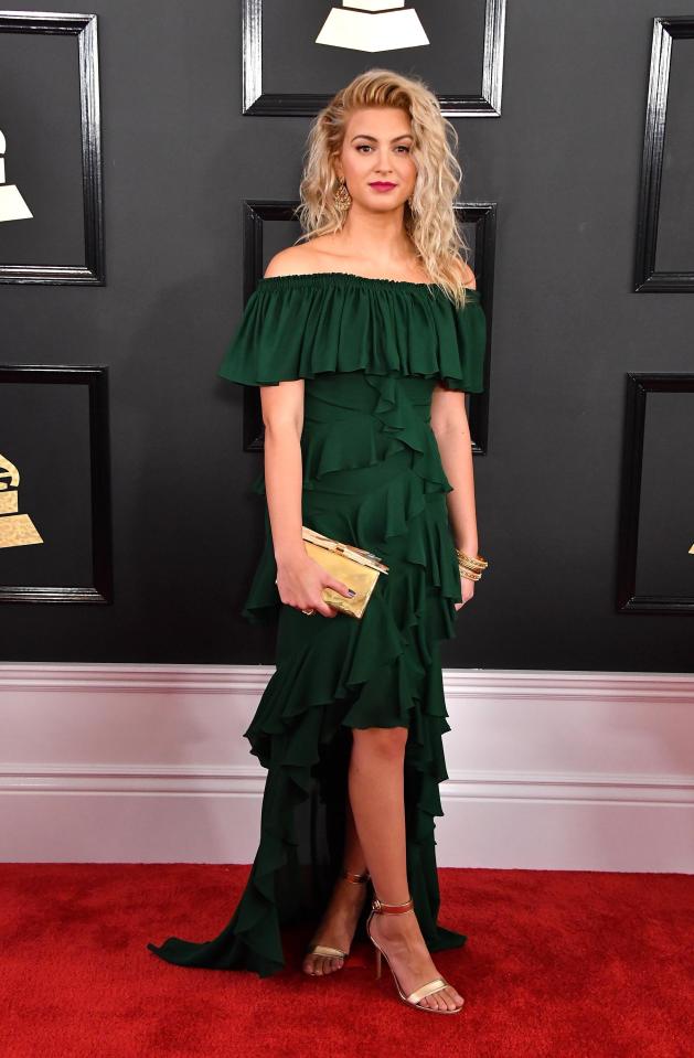  Tori Kelly wore an off-the-shoulder emerald dress