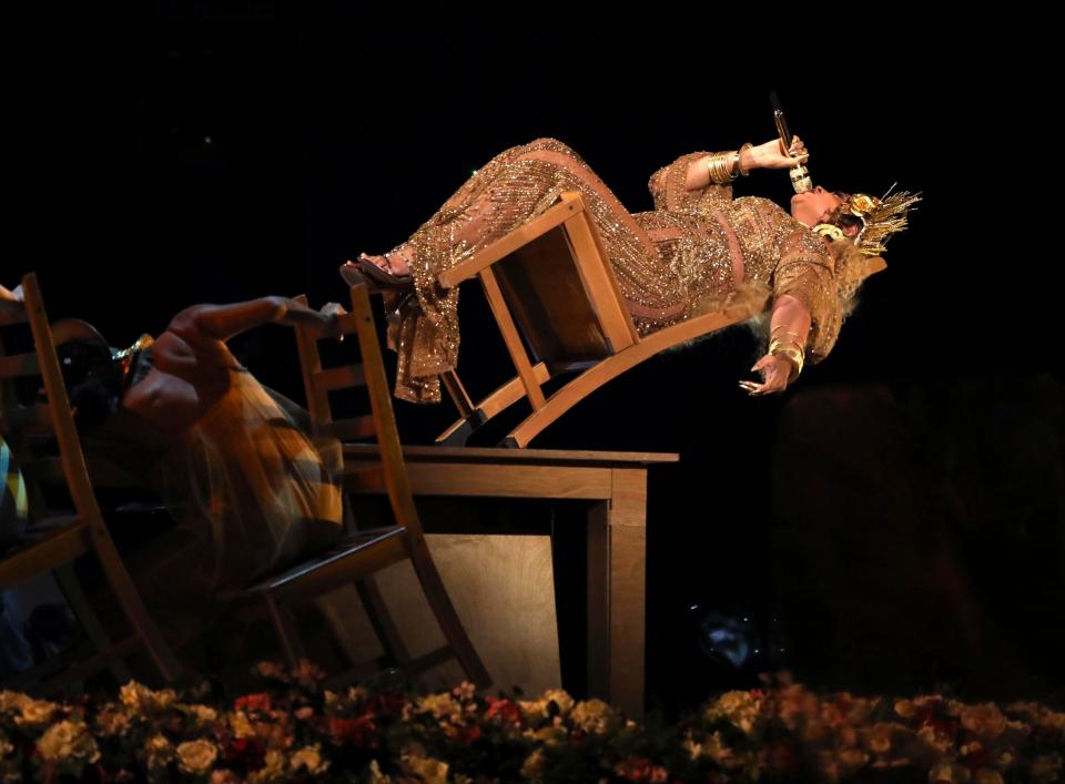  The pregnant star performed on a chair at times throughout the song