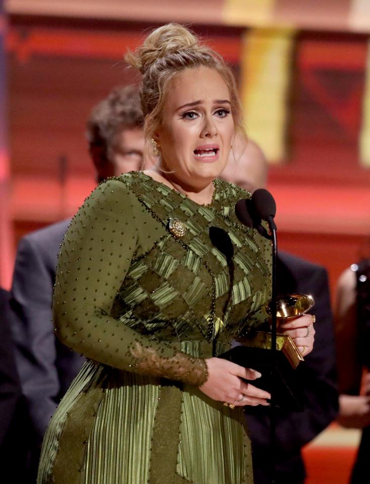  Adele's popularity is through the roof as she continues to be herself no matter what the circumstances, here are some of her most epic award ceremony moments