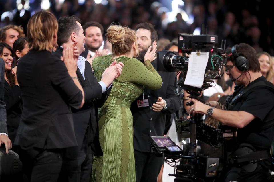  Adele kissed her man in the crowd