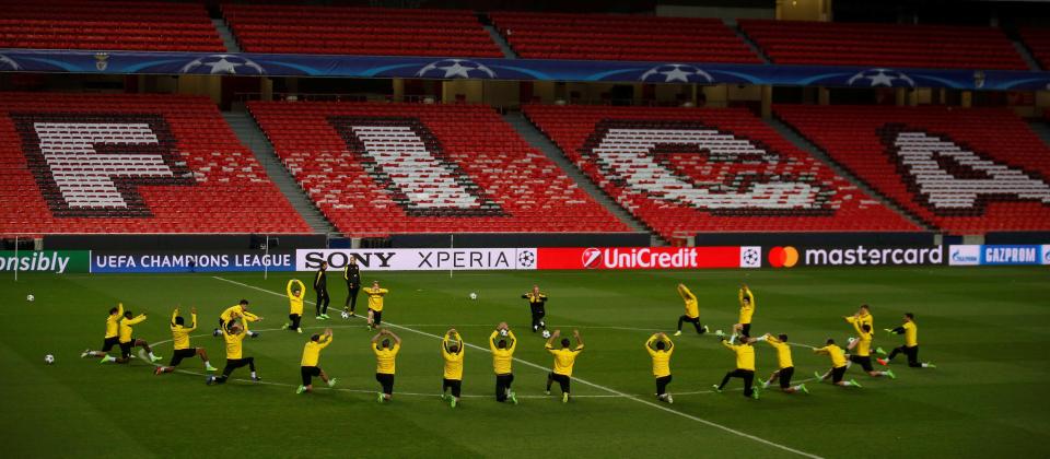  Dortmund players train on the pitch on the eve of their game against Benfica