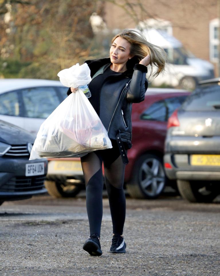  Alongside the plastic bag, Lauren was treated to a beautiful bunch of flowers