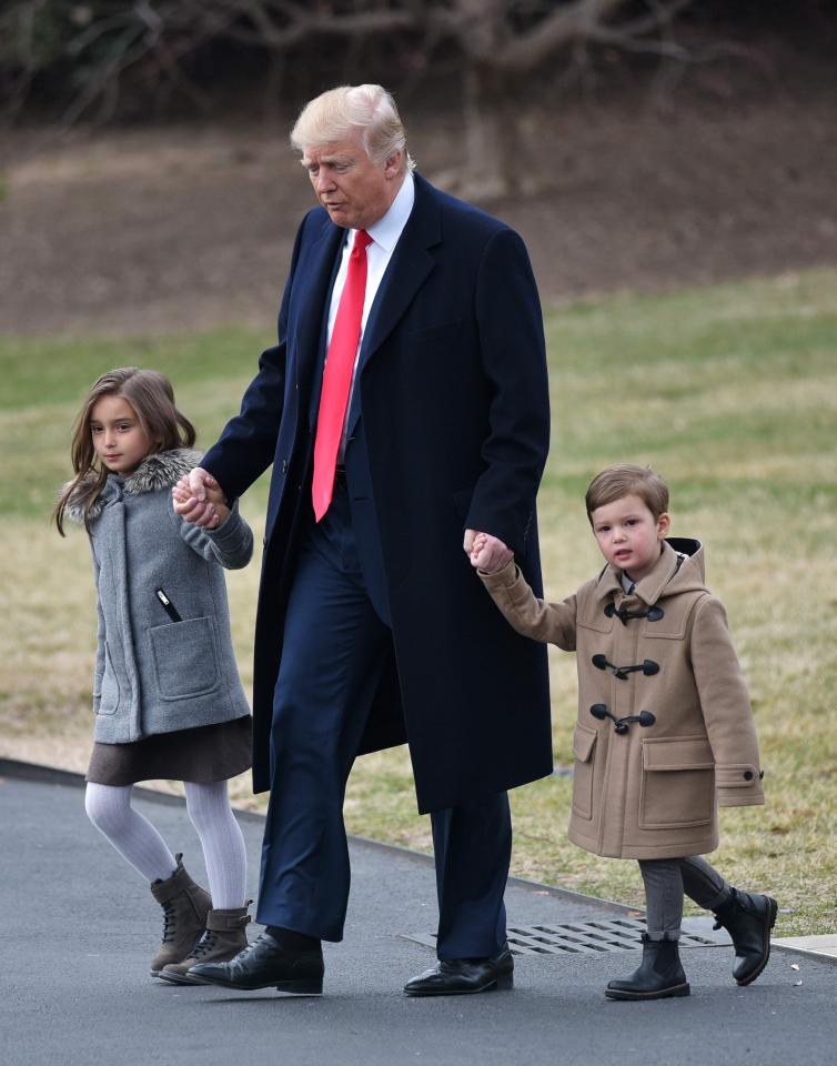  Donald Trump walked hand in hand with his grandchildren to the helicopter