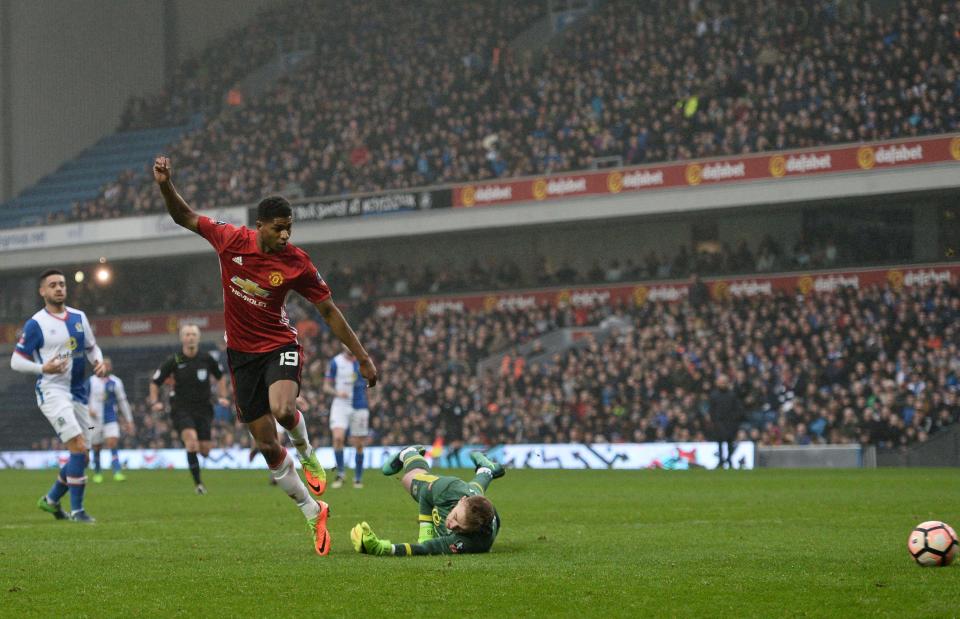  Marcus Rashford scored to bring his side in level at half time