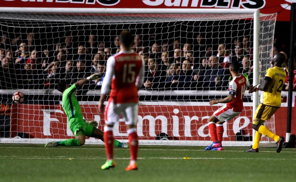  Theo Walcott doubled Arsenal's lead ten minutes after the break