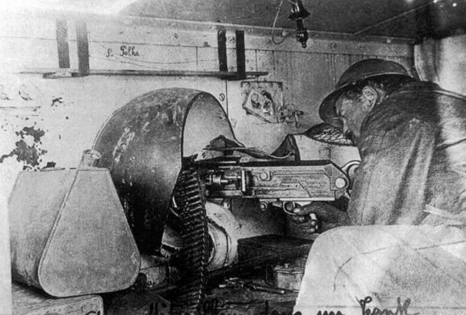  A Schneider tank gunner mans one of two Hotchkiss M1814 machine guns from inside the vehicle's cramped hull