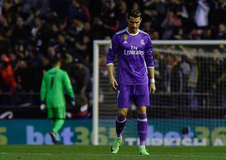  Real Madrid lost 2-1 at Valencia to bring Barcelona back into title race