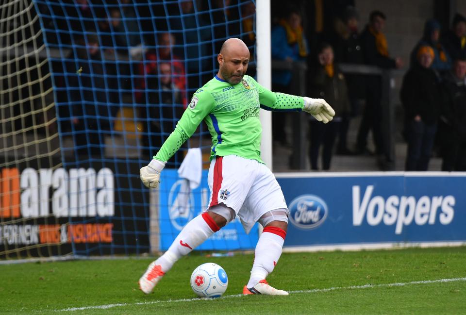  Emergency keeper Simon Downer had to go in goal as Wayne Shaw is no longer a Sutton player