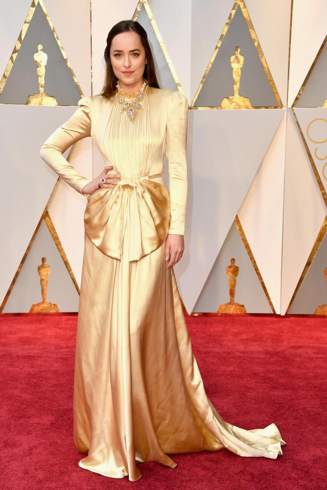  Dakota Johnson looked like she was auditioning for a period drama at the Oscars