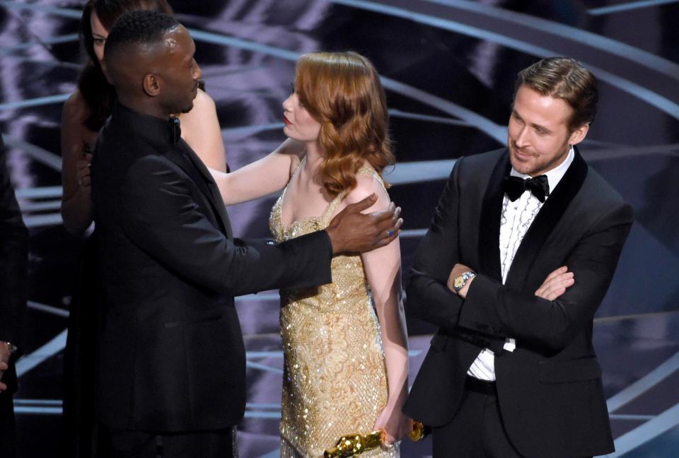  Emma Stone congratulated Moonlight's star Mahershala Ali while Ryan Gosling looked on