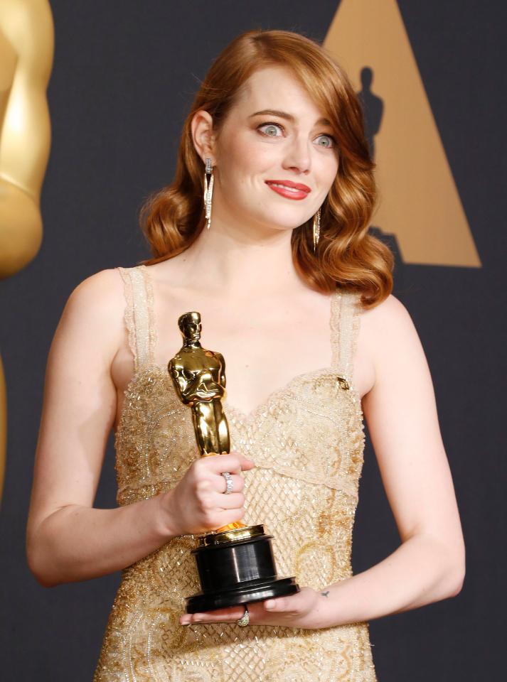  Emma Stone contradicted Warren Beatty's explanation about why he read out the wrong Best Picture winner