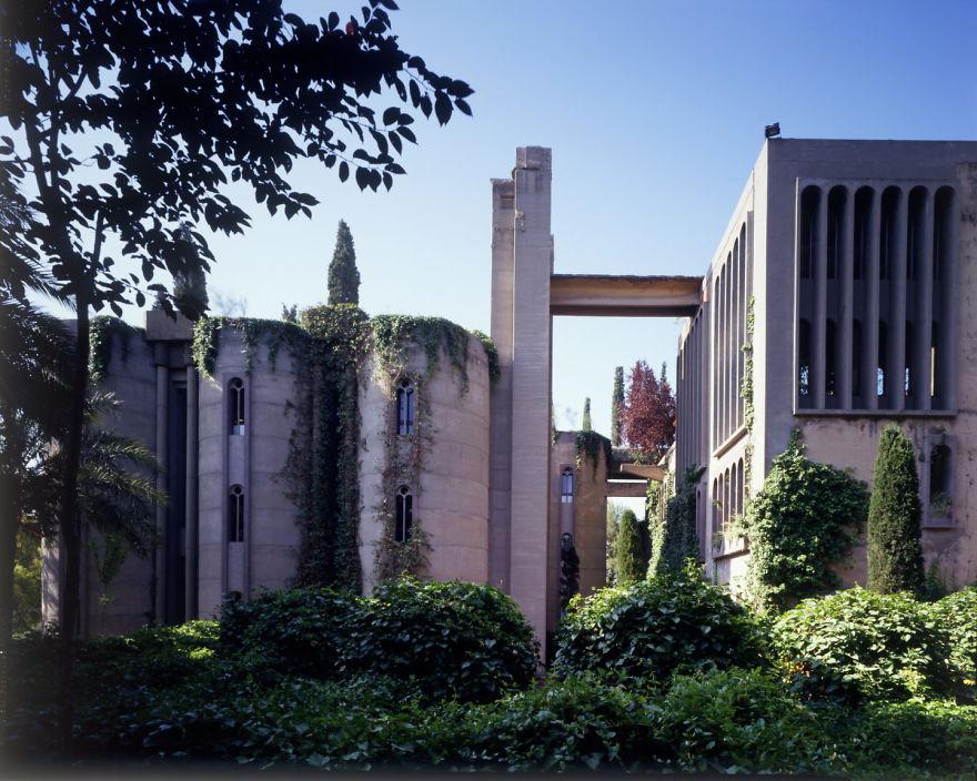  The entire complex was planted with lush gardens to create the effect of an oasis within the industrial area