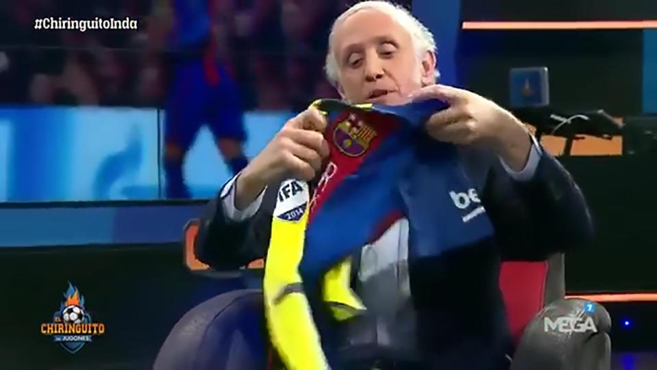  A Spanish TV presenter unfurls the half-and-half shirt