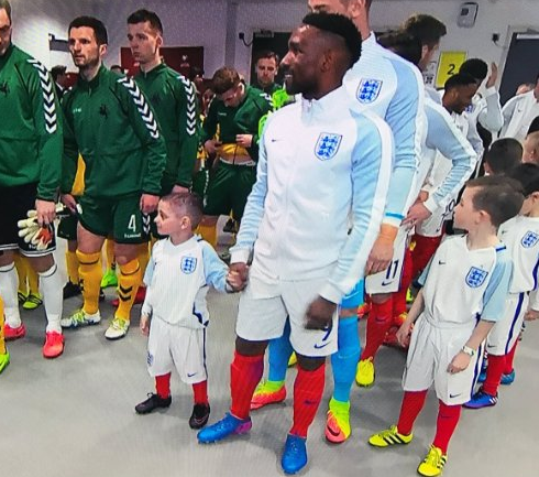  Jermain Defoe and Bradley Lowery hold hands in the tunnel before kick-off