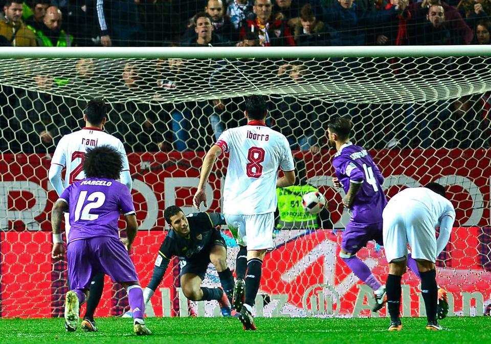  Sergio Ramos scores a late penalty to peg back former club Sevilla en route to draw