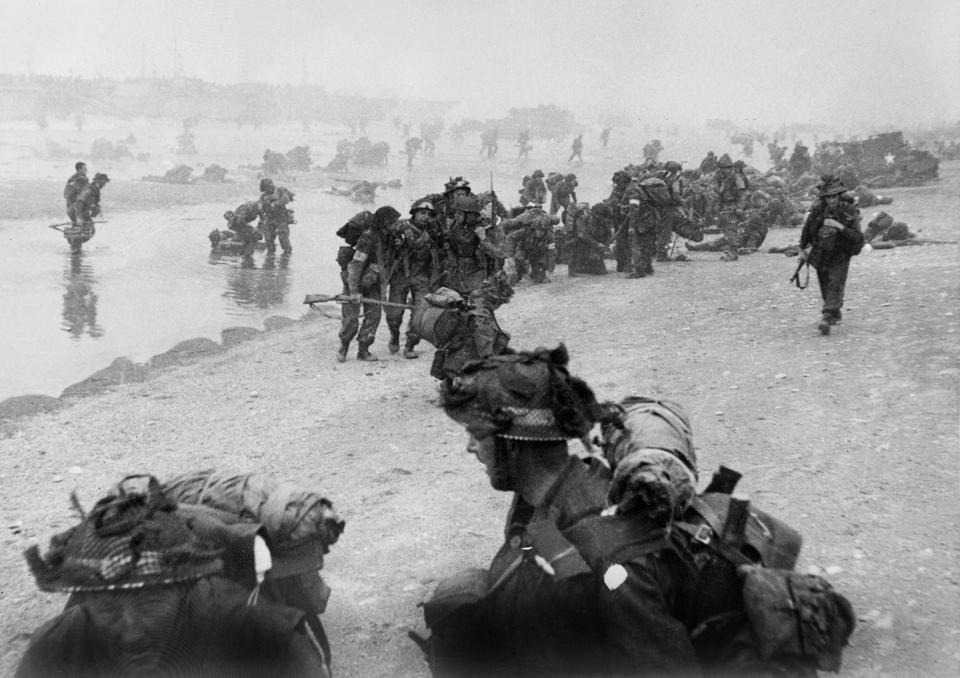  Heroic British troops take positions on D-Day