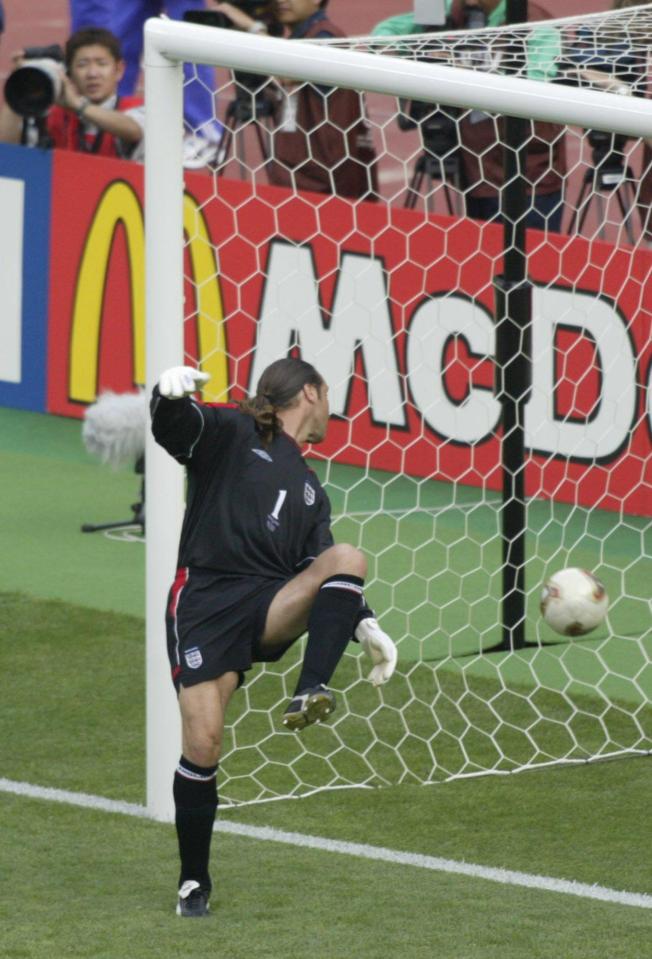  Ronaldinho lobs England goalkeeper David Seaman at the 2002 World Cup