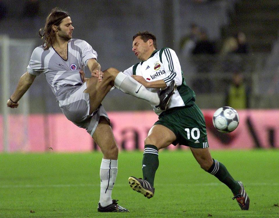  Mauricio Pochettino catches Rapid Vienna's Roman Wallner in his time at PSG