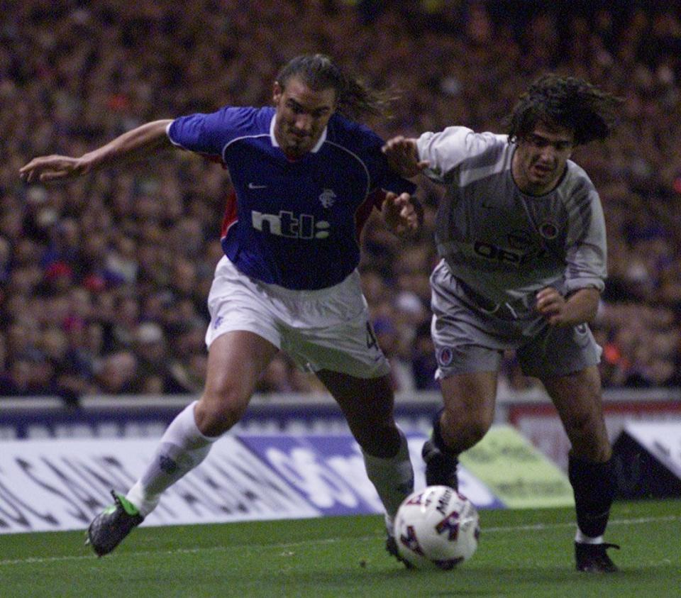  Mauricio Pochettino battling for the ball with Lorenzo Amoruso in his PSG days