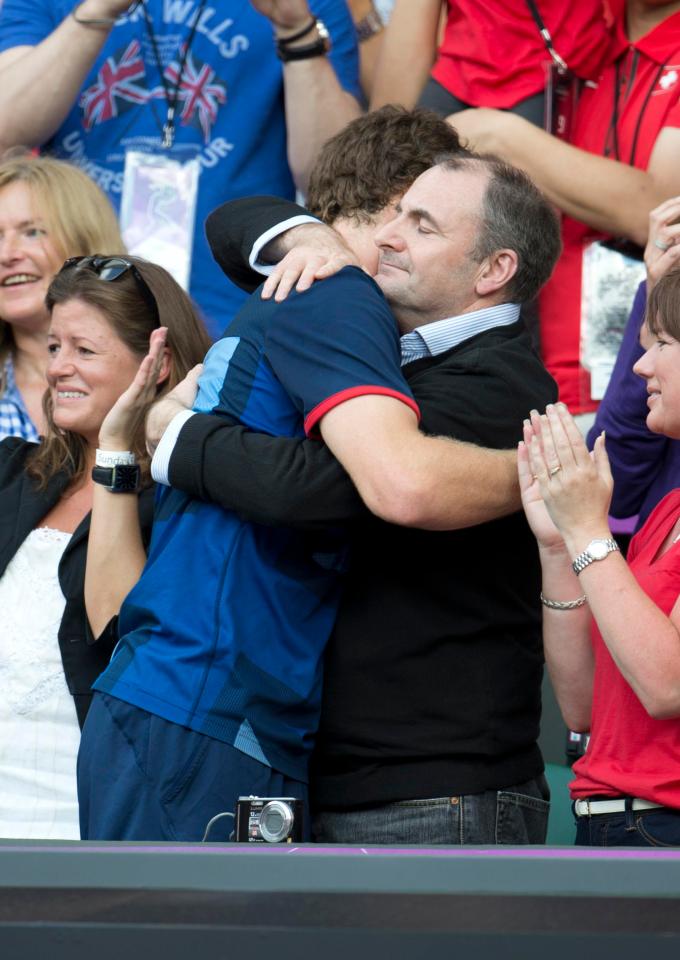  Andy Murray hugs his dad after winning gold at the 2012 Olympics