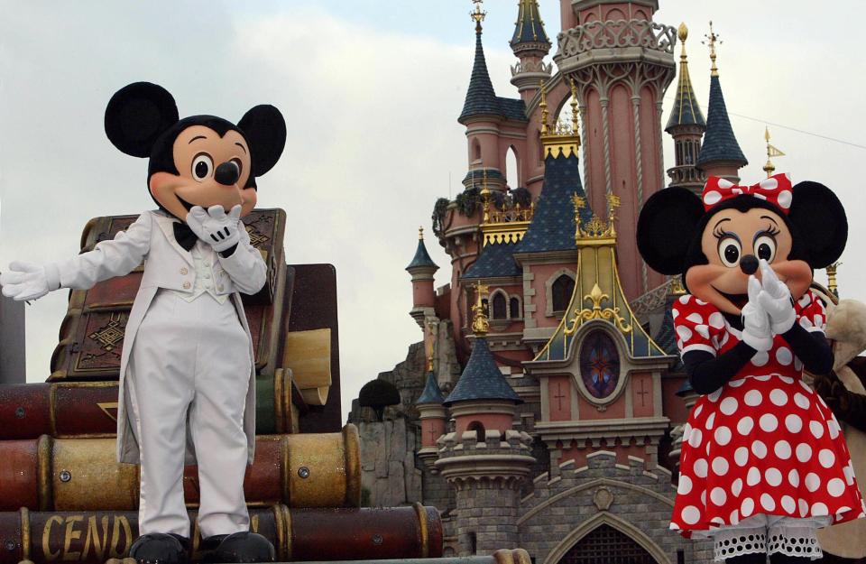  Disney partners with a number of hotels in the area, so you can easily compare prices through the Disneyland website