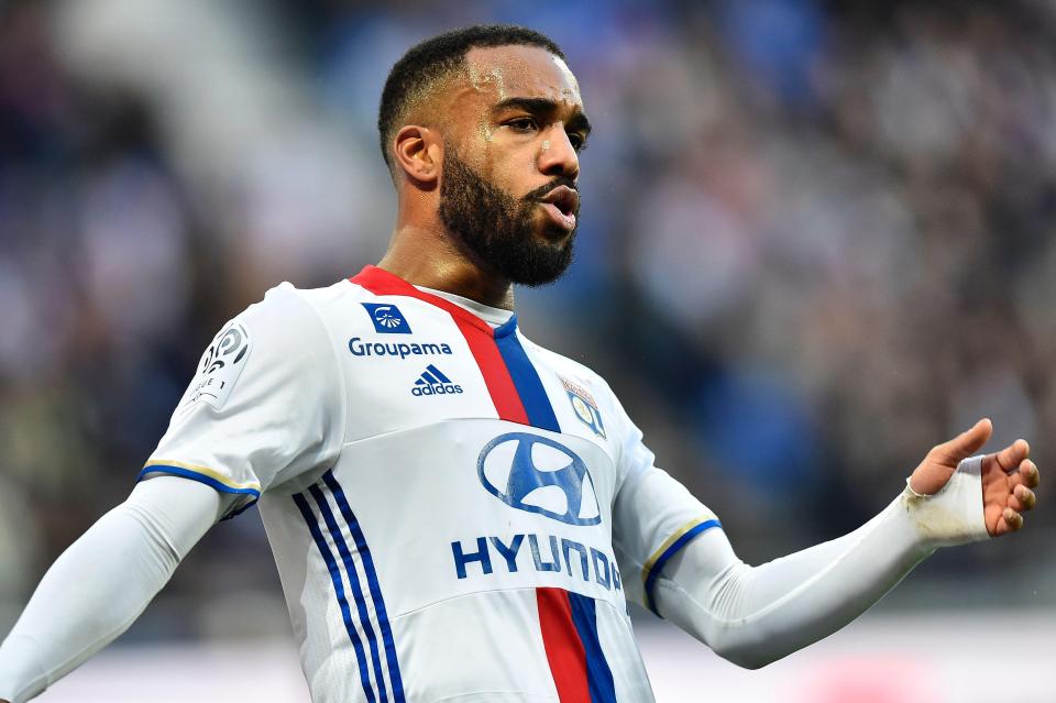  Lyon striker Alexandre Lacazette wants to leave Lyon