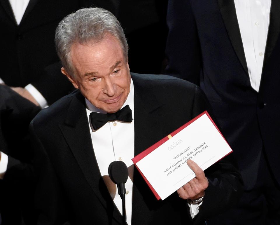  Joan reckons ex-fiance Warren Beatty could have avoided the Oscars gaffe by wearing glasses